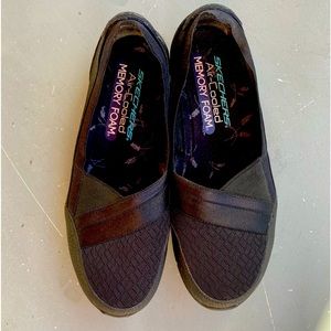 Sketchers black slip ons